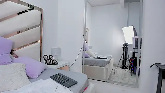 Naughty  Mom online show from February 8, 2025, 10:19 pm