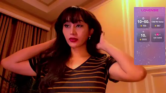 YOURCRISTINAS online show from November 11, 2025, 5:18 am