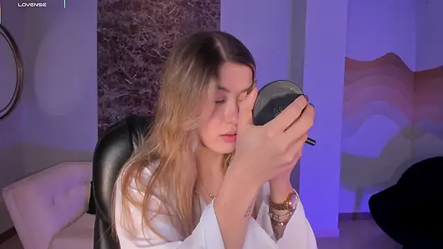 EveBensonX online show from February 14, 2026, 12:46 pm