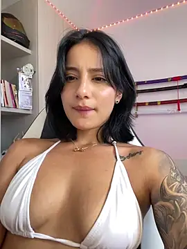 Snapshot of Ale_Lewis chatting on February 23, 2025, 5:18 pm Ale Lewis online show from February 23, 2025, 5:18 pm