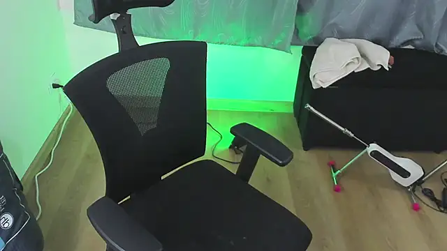 NanaRott online show from March 18, 2025, 3:31 am