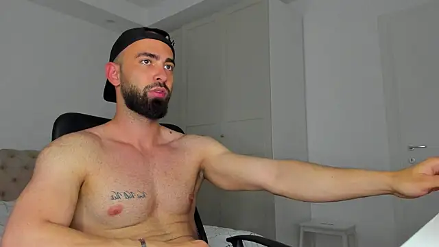 MichaelMasterss online show from May 17, 2026, 8:49 pm