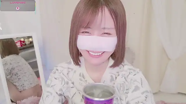 Snapshot of Yuu__k chatting on February 16, 2025, 4:32 pm Yuu  k online show from February 16, 2025, 4:32 pm