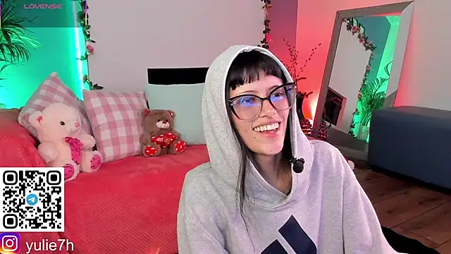  Jessy Moon  online show from February 15, 2026, 7:54 pm