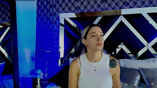 victoriaa lee  online show from March 12, 2025, 7:17 pm