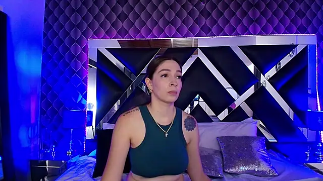 victoriaa lee  online show from September 23, 2025, 7:28 pm