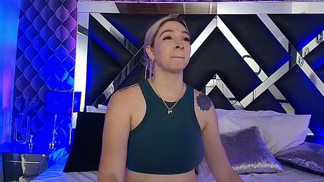 victoriaa lee  online show from November 13, 2025, 7:02 pm