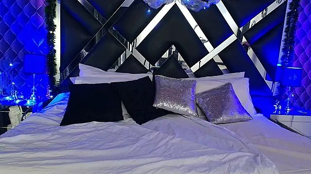 victoriaa lee  online show from December 22, 2025, 7:55 pm