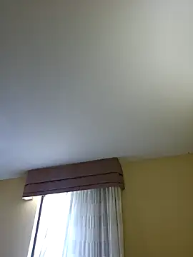 mossy kiss online show from January 4, 2025, 4:32 pm