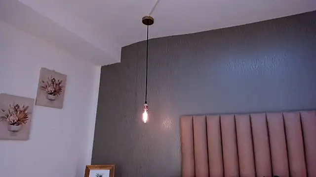 Alexa Thaylor  online show from January 31, 2025, 9:05 pm