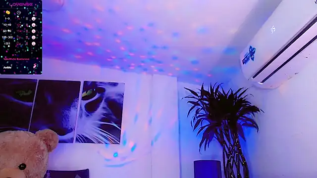 Sophiesweet5 online show from April 18, 2026, 7:07 pm