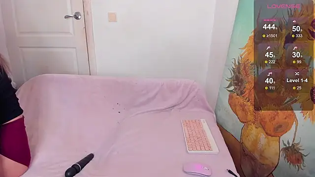 nymphobaby online show from October 6, 2025, 12:24 pm