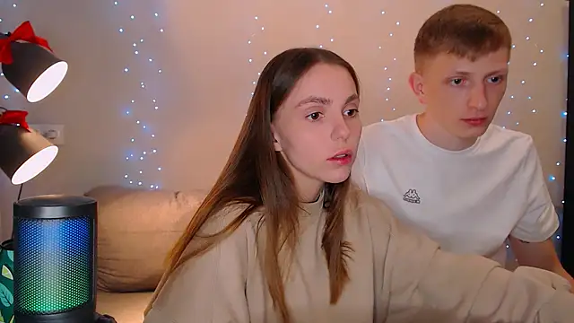 juliaanddima online show from February 7, 2025, 9:04 pm