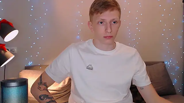 juliaanddima online show from February 12, 2025, 8:50 pm