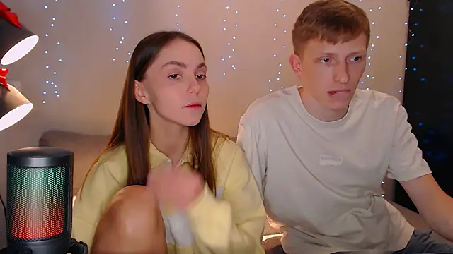 juliaanddima online show from February 26, 2025, 9:37 pm