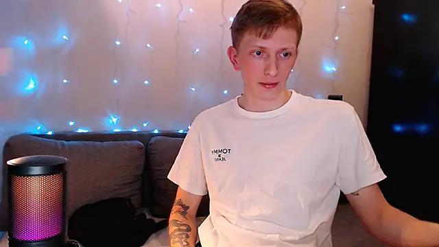 juliaanddima online show from September 30, 2025, 9:31 pm