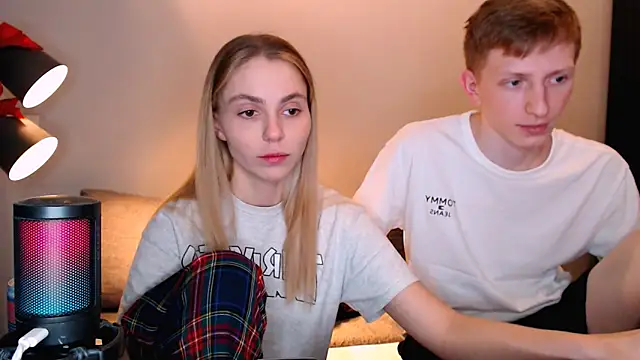 juliaanddima online show from November 27, 2025, 9:00 am