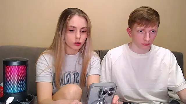 juliaanddima online show from February 15, 2026, 10:17 pm