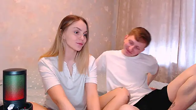 juliaanddima online show from April 7, 2026, 9:21 am