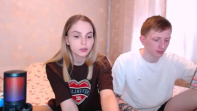 juliaanddima online show from May 18, 2026, 8:09 am