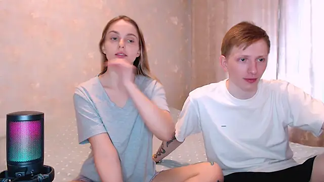 juliaanddima online show from June 1, 2026, 8:38 am