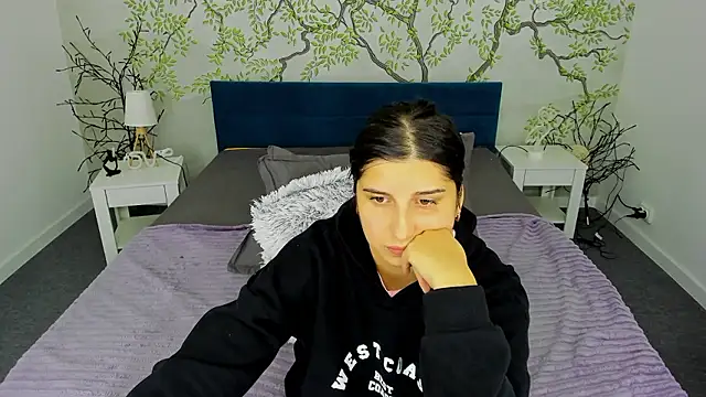 Linda EX online show from December 5, 2024, 2:33 pm