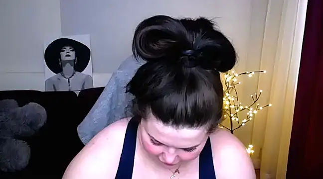 Emily Mo online show from March 2, 2025, 9:42 am