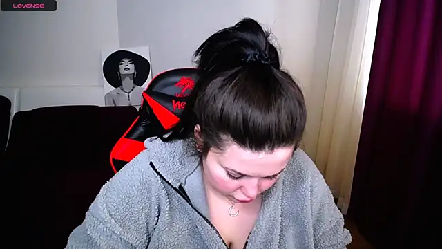 Emily Mo online show from March 5, 2025, 9:49 am