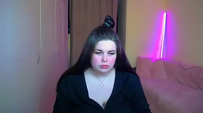 Emily Mo online show from March 9, 2025, 9:24 am