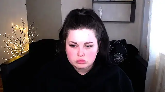 Emily Mo online show from March 17, 2025, 9:55 am