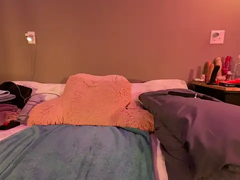 1Lustfully yours online show from April 14, 2026, 3:07 pm