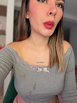 Snapshot of Your_Honeey chatting on January 16, 2026, 1:31 am Your Honeey online show from January 16, 2026, 1:31 am