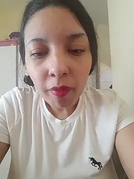DianiQueenn online show from April 22, 2026, 2:51 pm