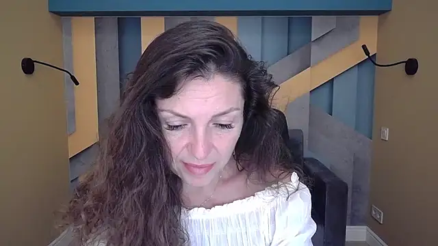 EllaLong online show from September 12, 2025, 11:32 am