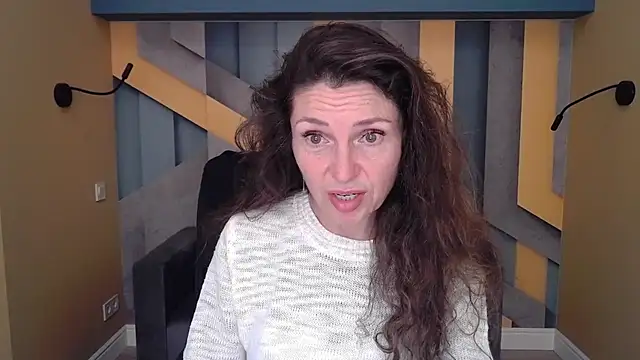 EllaLong online show from September 28, 2025, 11:37 am