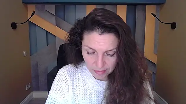 EllaLong online show from November 12, 2025, 12:38 pm