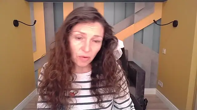 EllaLong online show from April 12, 2026, 11:37 am