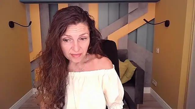 Snapshot of EllaLong chatting on June 19, 2026, 11:36 am EllaLong online show from June 19, 2026, 11:36 am