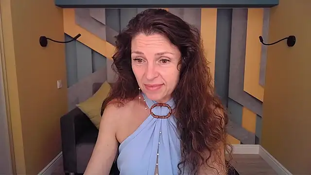 Snapshot of EllaLong chatting on July 3, 2026, 11:27 am EllaLong online show from July 3, 2026, 11:27 am