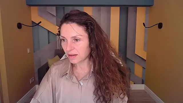 Snapshot of EllaLong chatting on July 15, 2026, 11:48 am EllaLong online show from July 15, 2026, 11:48 am