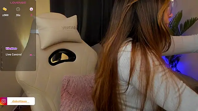 Snapshot of dakottaa_ chatting on January 16, 2026, 11:31 pm dakottaa online show from January 16, 2026, 11:31 pm