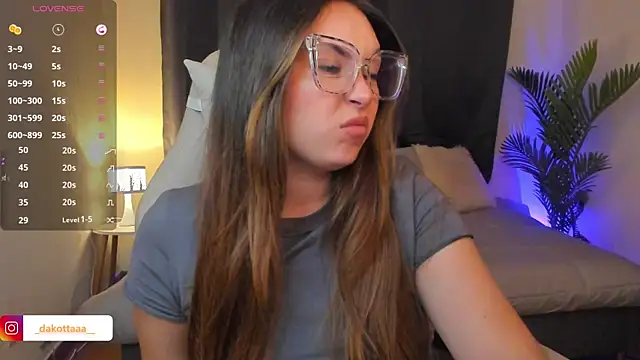 Snapshot of dakottaa_ chatting on February 10, 2026, 12:04 am dakottaa online show from February 10, 2026, 12:04 am