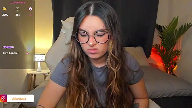 dakottaa  online show from March 20, 2026, 12:04 am