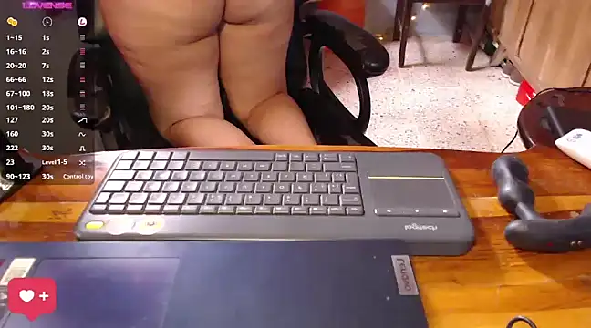 DanelyLopez online show from February 18, 2025, 5:31 pm