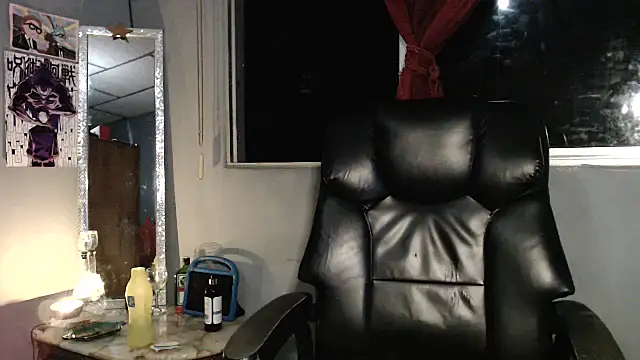 DanelyLopez online show from October 8, 2025, 12:30 am