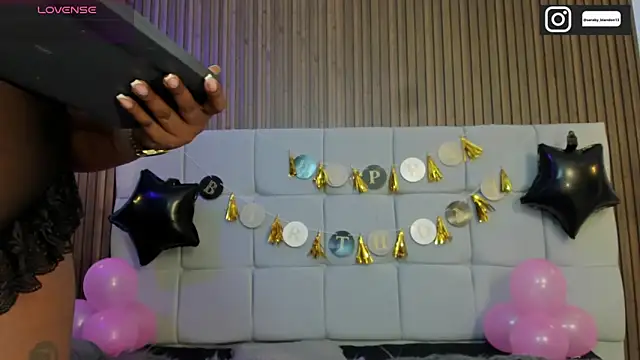 Saravy Blandon online show from December 20, 2025, 11:39 am