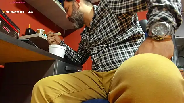 Maxi TheBigDaddy online show from February 26, 2025, 6:32 pm