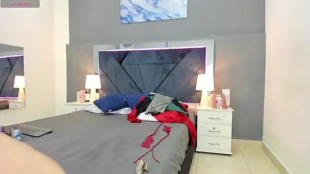 Lauralove 69 online show from March 14, 2026, 6:35 pm