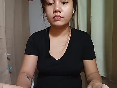 Snapshot of sweet_goldenAngel chatting on May 16, 2026, 5:34 pm sweet goldenAngel online show from May 16, 2026, 5:34 pm