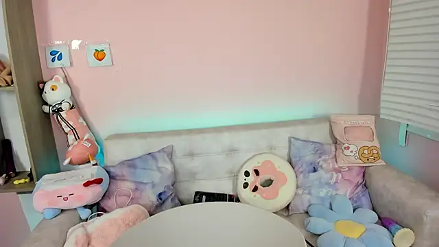 tinysara online show from September 25, 2025, 4:32 pm